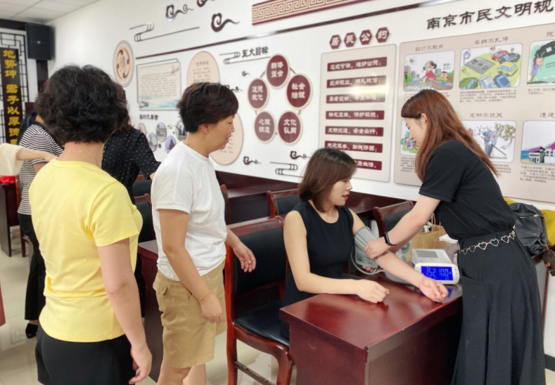 Konsung Telemedicine Monitor- A Portable Helper in Physical Examination4